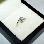 Un diamant monté en solitaire toi et moi.