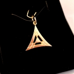 Voici une version or jaune de mon triangle double.
