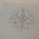 Croquis, réalisés par la cliente, des pendentifs à initials suivant.