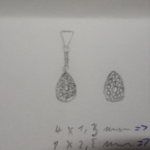 Croquis du projet du pendentif or blanc et diamants.